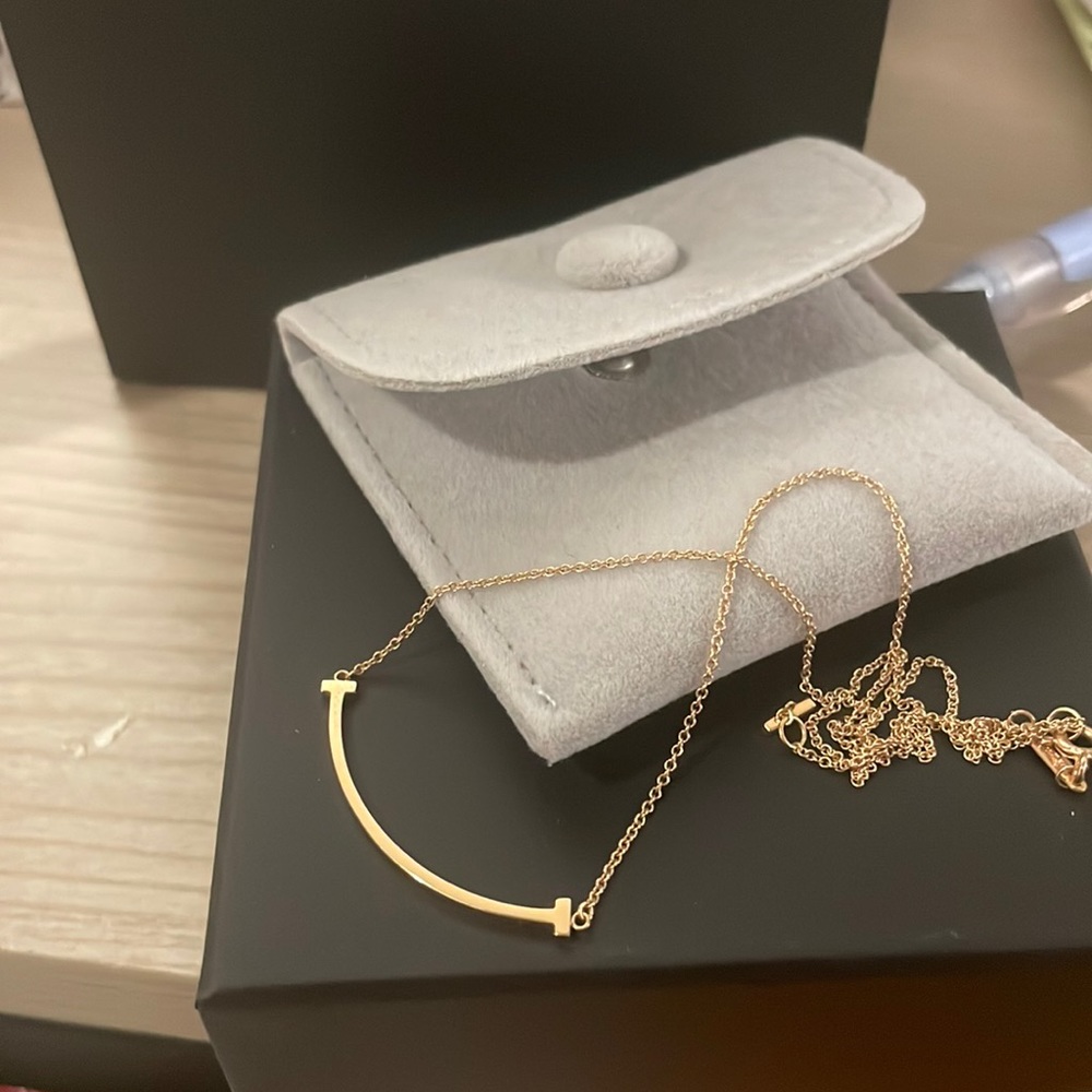 Tiffany&co t-smile necklace rose gold!